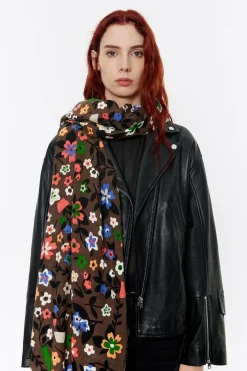 Shop BIMBA Y LOLA Chal Flores Y Jarrones Naif Topo